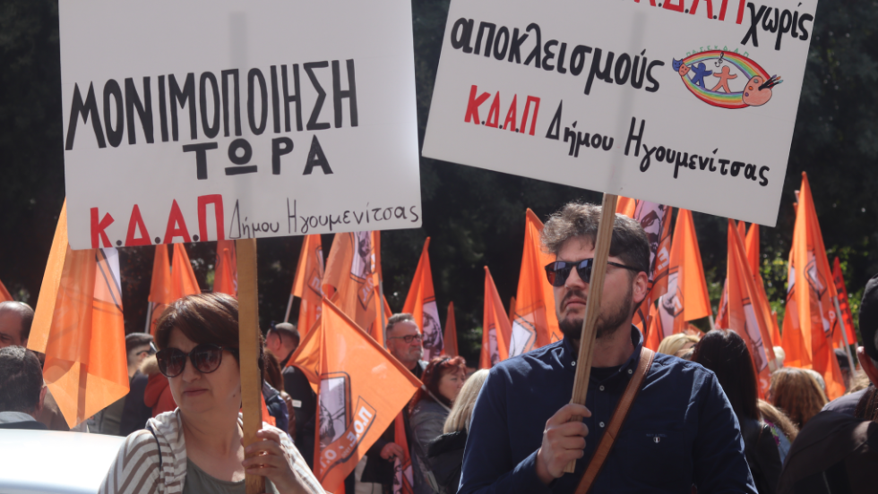 Με κινητοποιήσεις διαρκείας προειδοποιεί η ΠΟΕ-ΟΤΑ για την τροπολογία Βορίδη για τους συμβασιούχους
